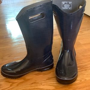 Women’s Bogs Navy Size 9 Pull up rain boots